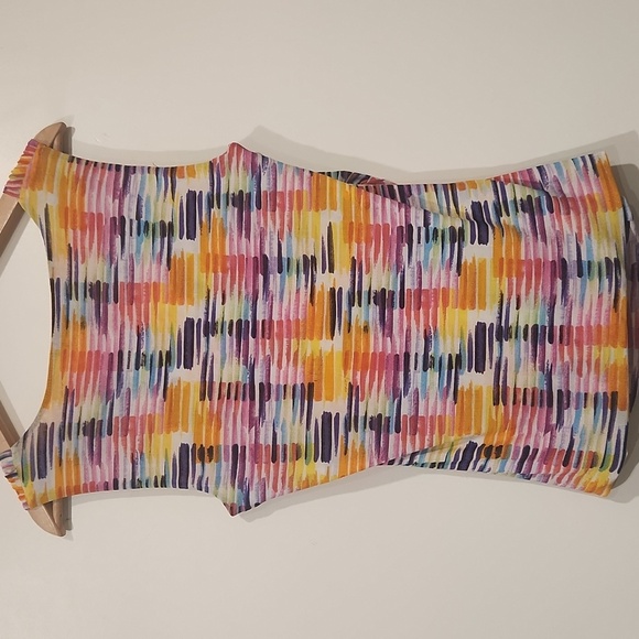 Colorful‎ Sleeveless Top - Picture 3 of 4